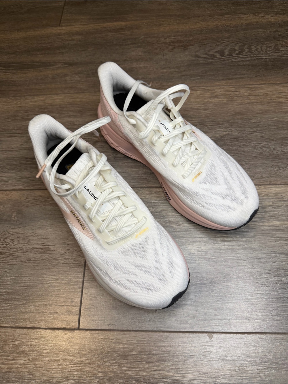 Brooks Women's White and Pink Launch 11 Running Shoe W 9.5 - Picture 2 of 9